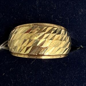 Gold Ring with textured design